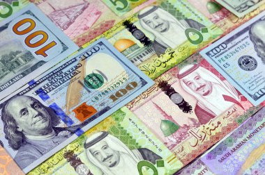 Amerikan dolar banknotları, Suudi Arabistan para banknotları farklı değerlerin 100, 50, 10 ve 5 riyalleri Kral Salman Bin AbdulAziz Al Suud çağı, Suudi para döviz kuru ve ekonomi durumu