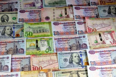 Amerikan doları, Suudi Arabistan parası Kral Salman Bin AbdulAziz El Suud dönemi ve Mısır para bozdurma oranı, Suudi ve Mısır 'a ait banknotlar.