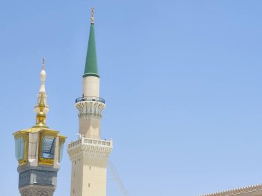 Hz. Muhammed tarafından inşa edilen ikinci cami olan Mescid-i Haram, ya da iki kutsal mescitin hac mekanı olan Mescid-i Haram 'ın koruması altındadır.