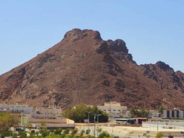 Medine 'nin kuzeyindeki bir dağ olan Uhud Dağı, İslam peygamberi Muhammed ile Kureyş kabilesinin putperestleri arasında ikinci bir savaşın yaşandığı yerdir.
