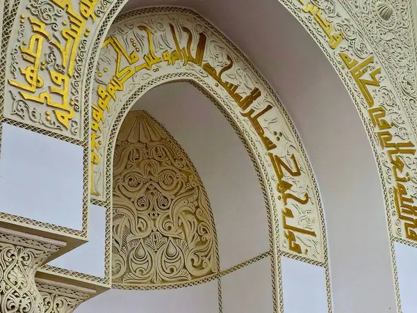 Aqsa Camii 'nin değiştirilmesinden sonra El-Kahire' ye yönelen Yeni Kâbe 'de, Medine' nin farklı yönlerinde iki mihrabın (nikâh kıyılmış) bulunduğu İki Kabil Camii bulunmaktadır.