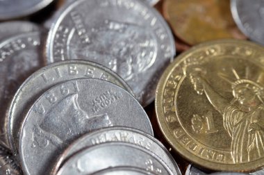 Amerikan sikkeleri 1 sent, 5, 10, 25 sent çeyrek ve 1 dolar, antika eski Amerikan para arkaplanı, Amerika Birleşik Devletleri dolar bozuk para değişimi, Amerika Birleşik Devletleri bozuk para değişimi