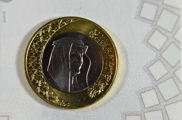 stock image One SAR coin Saudi Arabian Riyal features King Salman Bin Abdul Aziz Al Saud on the obverse side, and Multiple Coat of Arms within the Floral Ornamentation on obverse and reverse sides