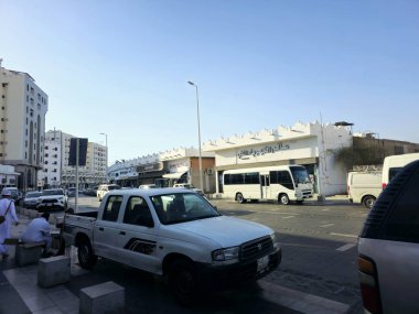 Medine, Suudi Arabistan, 27 Haziran 2024: Aşçılar pazarı veya Souq Al Tabakhah, Madinah Peygamberleri Camii, Orta Doğu 'nun pek çok popüler restoranına ev sahipliği yapan onlarca yıllık El Tabakha Pazarı