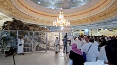 Mekke, Suudi Arabistan, 6 Haziran 2024: Safa ve Marwah tepeleri, şu anda Mekke 'deki Mescid-i Haram' da bulunan iki küçük dağ, Müslümanlar hac ve Umrah boyunca yedi kez gidip geliyorlar.