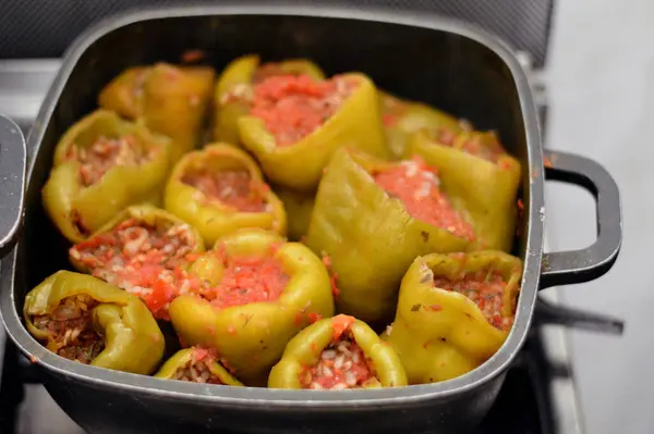 stock image Pile of filled bell peppers stuffed Egyptian mahshi and filled with white rice, onion, parsley, dill and coriander, cooking Arabic Egyptian traditional cuisine of Mahshy