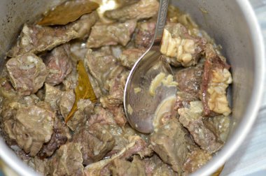 Mısır mutfağında pişmiş inek ciğeri, inek akciğeri çeşitli mutfaklarda kullanılan ve aynı zamanda akciğer yüzeyi için kaynak olarak Bofe, Fuku, Paru goreng ve Fesha 'nın birçok adı vardır.