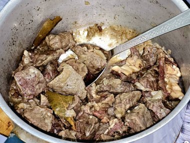 Mısır mutfağında pişmiş inek ciğeri, inek akciğeri çeşitli mutfaklarda kullanılan ve aynı zamanda akciğer yüzeyi için kaynak olarak Bofe, Fuku, Paru goreng ve Fesha 'nın birçok adı vardır.