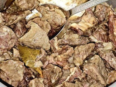 Mısır mutfağında pişmiş inek ciğeri, inek akciğeri çeşitli mutfaklarda kullanılan ve aynı zamanda akciğer yüzeyi için kaynak olarak Bofe, Fuku, Paru goreng ve Fesha 'nın birçok adı vardır.