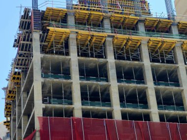 Medine, Suudi Arabistan, 27 Haziran 2024: Madinah şehrinde yeni bir yüksek binanın inşaatı, daha fazla hacı alma kapasitesini artırmak için yeni bina projeleri