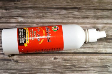 Kahire, Mısır, 19 Eylül 2024: EMA Etil Alkol, etanol, kimyasal formülü CH3CH2OH olan organik bir bileşik, uçucu, yanıcı, renksiz bir sıvı, dezenfektan olarak kullanılıyor.