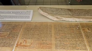 Kahire, Mısır, 6 Ekim 2024: Eski Kahire 'de bulunan Ulusal Mısır Uygarlığı Müzesi' ndeki (NMEC) anıtlar, Mısır medeniyetini temsil etmektedir.