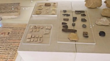 Kahire, Mısır, 6 Ekim 2024: Eski Kahire 'de bulunan Ulusal Mısır Uygarlığı Müzesi' ndeki (NMEC) anıtlar, Mısır medeniyetini temsil etmektedir.