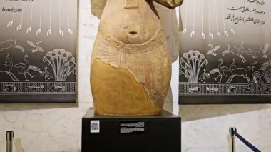 Kahire, Mısır, 6 Ekim 2024: Akhenaten, Akhenaton veya Echnaton, eski Mısır firavunu III. Amenhotep ve Tiye 'nin oğlu, Eski Kahire' deki Ulusal Mısır Medeniyeti Müzesi (NMEC)