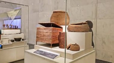 Kahire, Mısır, 6 Ekim 2024: Eski Kahire 'de bulunan Ulusal Mısır Uygarlığı Müzesi' ndeki (NMEC) anıtlar, Mısır medeniyetini temsil etmektedir.