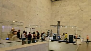 Kahire, Mısır, 6 Ekim 2024: Eski Kahire 'de bulunan Ulusal Mısır Uygarlığı Müzesi' ndeki (NMEC) anıtlar, Mısır medeniyetini temsil etmektedir.