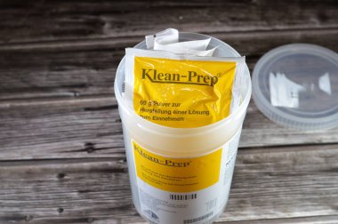 Kahire, Mısır, 4 Ekim 2024: Norgine GmbH tarafından üretilen Klean Prep kese tozu, bağırsak temizleme maddesi genellikle kolonoskopi, baryum lavmanı ve bağırsak ameliyatından önce alınır.