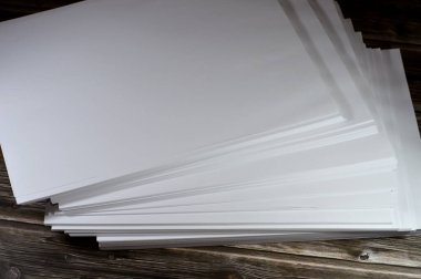 Lazer süper beyaz A4 kağıtları, ISO 216 standardı tarafından tanımlanan kağıt boyutu, 210 x 297 mm, kağıt ve yazılı belge olarak kullanılır, yazı ve baskı için beyaz kağıtlar, seçici odak noktası