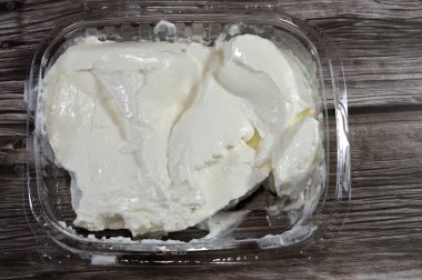 Kremalı Peynir, leziz peynirli aroma, yemeğin tadını artırır, kızarmış ekmek, sandviç, pizza ve hamburger ile kullanılabilir, süt ve kremadan yapılan yumuşak, hafif tadımlı taze peynir