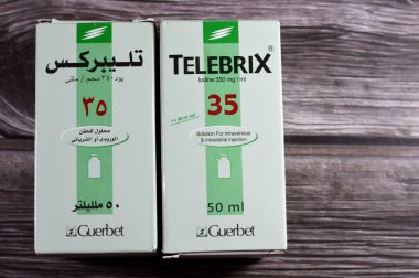 Kahire, Mısır, 22 Ekim 2024: Telebrix iyot ml başına 350 mg idrar yolu ve diğer durumların radyografisi için, damar içi ve damar içi enjeksiyon için çözüm olarak kullanılır.