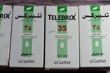 Kahire, Mısır, 22 Ekim 2024: Telebrix iyot ml başına 350 mg idrar yolu ve diğer durumların radyografisi için, damar içi ve damar içi enjeksiyon için çözüm olarak kullanılır.