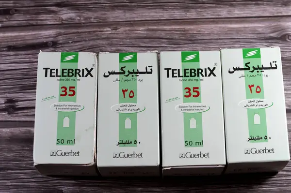Kahire, Mısır, 22 Ekim 2024: Telebrix iyot ml başına 350 mg idrar yolu ve diğer durumların radyografisi için, damar içi ve damar içi enjeksiyon için çözüm olarak kullanılır.