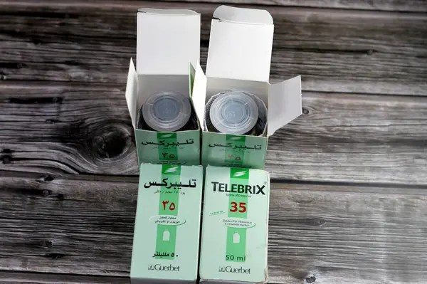 Kahire, Mısır, 22 Ekim 2024: Telebrix iyot ml başına 350 mg idrar yolu ve diğer durumların radyografisi için, damar içi ve damar içi enjeksiyon için çözüm olarak kullanılır.