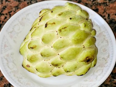 elma şekeri, elma şekeri veya karides, elma şekeri veya tatlı su meyvesi, et hoş kokulu ve tatlıdır, açık sarı boyunca kremalı beyazdır ve krema gibi görünür ve krema tadında tatlıdır.