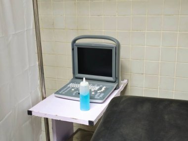 Ultrasonografi cihazı, tıbbi ultrason, ultrason, hastalık tanısı ve hamilelik takibi için kullanılan teşhis tekniklerini (çoğunlukla görüntüleme tekniklerini) içerir.