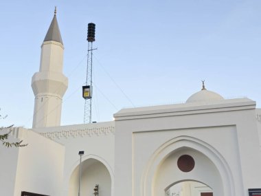 Medine, Suudi Arabistan, 28 Haziran 2024: Madinah şehrindeki Mescidi Ali Bin Abi Talib camii, peygamber huzur içinde yatsın diye El Musalla Meydanı 'nda dua etti.