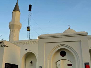 Medine, Suudi Arabistan, 28 Haziran 2024: Madinah şehrindeki Mescidi Ali Bin Abi Talib camii, peygamber huzur içinde yatsın diye El Musalla Meydanı 'nda dua etti.
