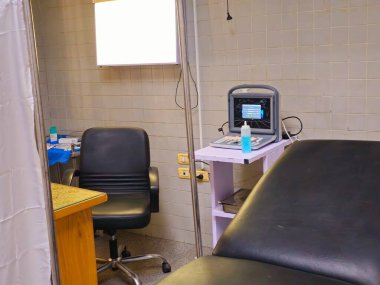 Kahire, Mısır, 9 Kasım 2024: Jinekoloji ve doğum kliniği, Obs ve Gynae gebelik, doğum, doğum sonrası doğum dönemi ve kadın üreme sisteminin sağlığını kapsayan tıbbi uzmanlık alanıdır.