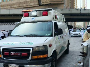 Mekke, Suudi Arabistan, 23 Haziran 2024: Makkah bölgesindeki Suudi Arabistan sağlık bakanlığının acil durum çağrısı, Mekke 'deki hacılar için ambulans