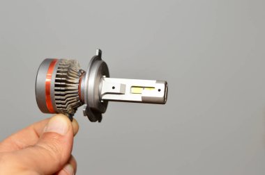 Otomobil aracı LED ampul lambası 6000K, otomobiller için ampuller çeşitli standartlaştırılmış seriler, araba aydınlatma sistemi ve araba servisi konsepti, seçici odaklanma