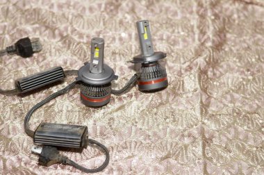 Giza, Mısır, 15 Kasım 2024: GPNE RS7 LED Ampul 6000K, Otomobiller için ampuller birkaç standart seri, araba ışığı sistemi ve araba servisi konsepti, seçici odaklı odaklanma