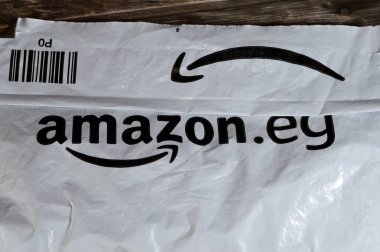 Kahire, Mısır, 18 Kasım 2024: Amazon Mısır ürün teslim çantası, Amazon e-ticaret, bulut bilgisayar, çevrimiçi reklamcılık, dijital akış için ABD 'li çok uluslu teknoloji şirketidir.