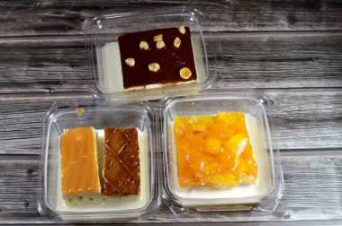 Karamelli, çikolatalı, mangolu, fındıklı, pan Tres sütü, buharlaşmış, yoğunlaştırılmış, kremalı, kremalı, hava kabarcıklı açık kek...