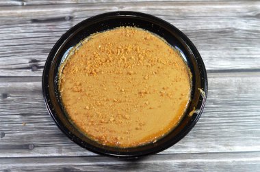 Bisküvi ezmeli puding ve diğer adıyla Riz au lait, Sholezard ve moghli üzerine bisküvi parçaları ve pirinç, süt veya sudan yapılmış mısır unu ve şeker.