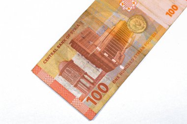 Suriye 'nin yüz paundunun ters tarafında Şam Hazinesi' nin Kubbesi yer alıyor Umayyad Camii 'nde, Suriye Merkez Bankası Yedi Çeşme Meydanı' nda, Gümüş Antoninianus madeni parası.