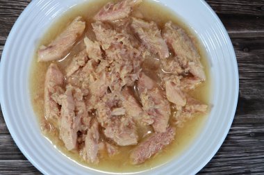 Ton balığı, Scombridae familyasının bir alt grubu olan Thunnini kabilesine ait bir tuzlu su balığıdır. Ton balığı, bağışıklık sistemini güçlendiren protein ve vitamin açısından zengindir.