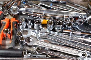 Kahire, Mısır, Ocak 12025: el aletleri seti, çeşitli aletler, halka yayıcılar, anahtarlar ve anahtarlar, açılı anahtarlar, pense, pense, ucu, kıskaç, boru ve kilitli pense, tornavida