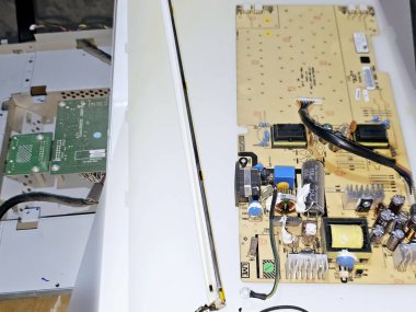 Kahire, Mısır, 13 Ocak 2025: Sıvı kristal ekran LCD 'nin bakımı, düz panel ekran, bilgi göstermek için sıvı kristallerin ışık modülasyonu özelliklerini kullanır