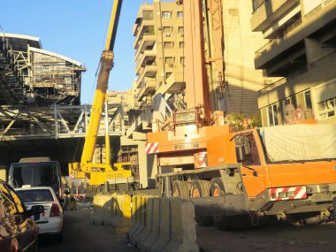 Kahire, Mısır, 13 Ocak 2025: inşa halinde olan tek raylı istasyon alanı, Kahire mono demiryolu hızlı ulaşım sistemi, Mısır emlak projesi
