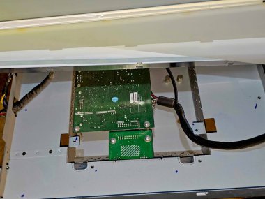 Kahire, Mısır, 13 Ocak 2025: Sıvı kristal ekran LCD 'nin bakımı, düz panel ekran, bilgi göstermek için sıvı kristallerin ışık modülasyonu özelliklerini kullanır