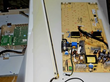 Kahire, Mısır, 13 Ocak 2025: Sıvı kristal ekran LCD 'nin bakımı, düz panel ekran, bilgi göstermek için sıvı kristallerin ışık modülasyonu özelliklerini kullanır