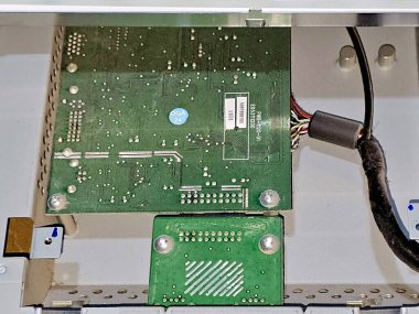 Kahire, Mısır, 13 Ocak 2025: Sıvı kristal ekran LCD 'nin bakımı, düz panel ekran, bilgi göstermek için sıvı kristallerin ışık modülasyonu özelliklerini kullanır