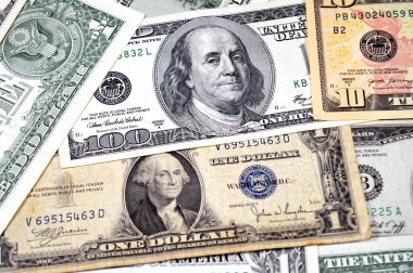 Amerika Birleşik Devletleri para banknotları, ABD dolar yığını eski ve yeni Amerikan para banknotları, antika Amerikan doları yığını farklı değerler ve zamanlar, seçici odak