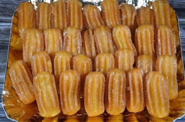 Balah el Sham veya Mısır Choux Pastası, Mısır ve Orta Doğu 'da çok popüler bir Ramazan tatlısı, çıtır çıtır ve taze choux pastası, kızartılmış ve tatlı şeker şurubuyla kaplanmış, soğuk servis ediliyor.