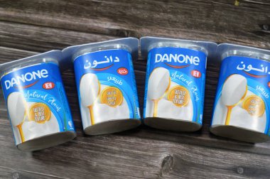 Kahire, Mısır, Mart 12025: Danone Doğal Yoğurt, Danone S.A. Paris merkezli çok uluslu gıda ürünleri şirketidir.
