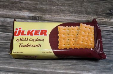 Kahire, Mısır, Mart 12025: Ulker 'den çay bisküvileri, sade bisküvi, ülker, İstanbul, Türkiye merkezli, bisküvi, kurabiye ve kraker üreten çok uluslu bir Türk gıda ve içecek imalatçısı.
